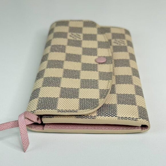 Louis Vuitton Damier Azur Wallet with Classic Checkerboard Design - Picture 4 of 7